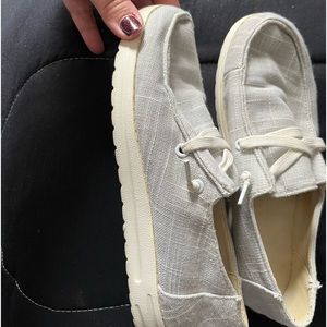 Size 8. Hardly Worn. Bought off Jane Website.